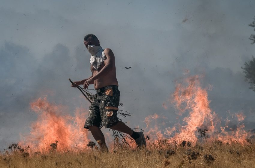  Μήνυμα στο 112 για εκκένωση τεσσάρων οικισμών  – Ανεξέλεγκτη η φωτιά στα Βίλια – Σε ύφεση η πυρκαγιά στην Κερατέα