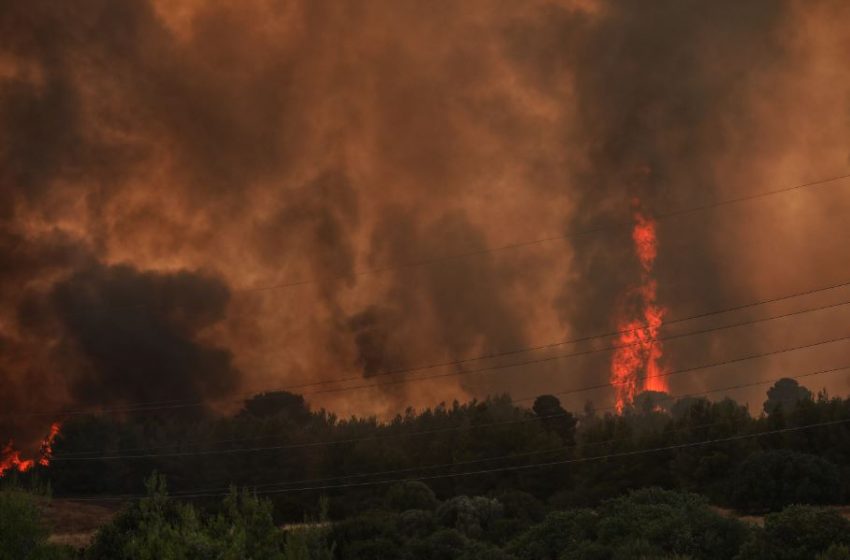  Υπό μερικό έλεγχο η φωτιά στην Καρδία – Φωτιά στον ΧΥΤΑ Κιλκίς