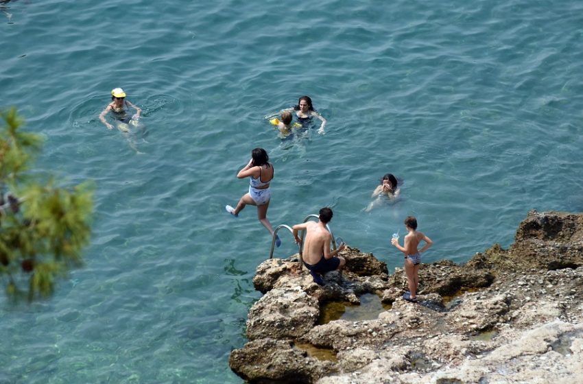  Καλοκαιρία με βροχές από το απόγευμα