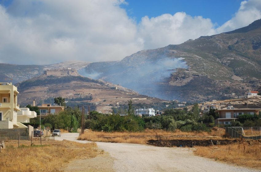  Μήνυμα στο 112 για τη μεγάλη φωτιά στην Κάρυστο: Εκκενώνεται το Μαρμάρι