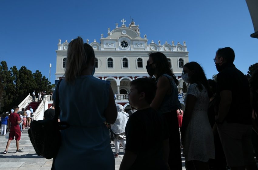  Με αυστηρά μέτρα η γιορτή της Παναγίας – Τήνος και Πάρος στο επίκεντρο του συναγερμού – “Καλπάζει” η ΔΕΛΤΑ