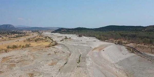  Στέρεψε ο Πηνειός ποταμός – Σε μήκος 25 χιλιομέτρων “δεν υπάρχει σταγόνα νερού” (vid)