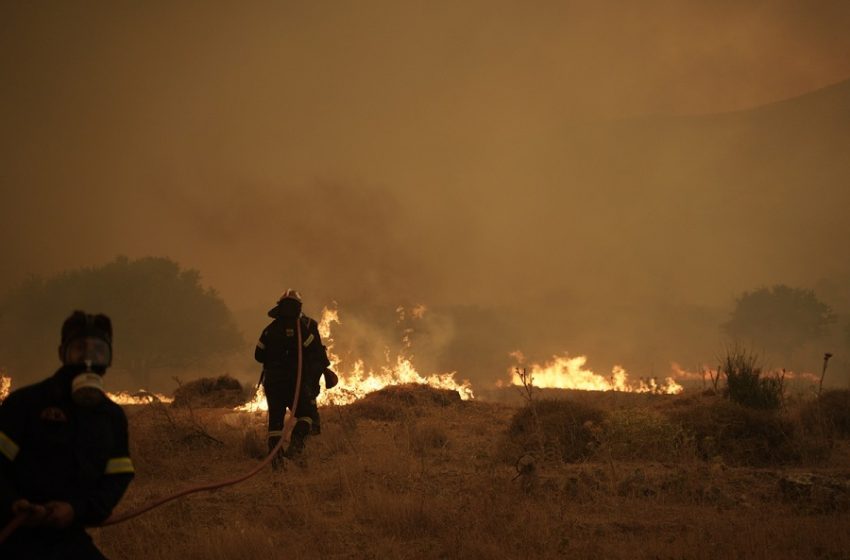  Εφιαλτική πρόβλεψη για τη φωτιά στα Βίλια – Ενισχύονται οι άνεμοι έως 7 μποφόρ (vid)