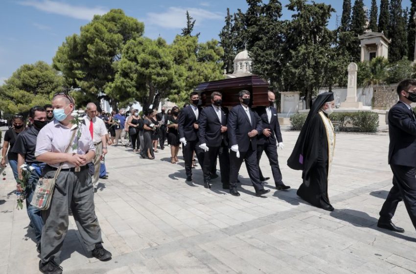  Το “τελευταίο αντίο” στον ηθοποιό Ανέστη Βλάχο (εικόνες)