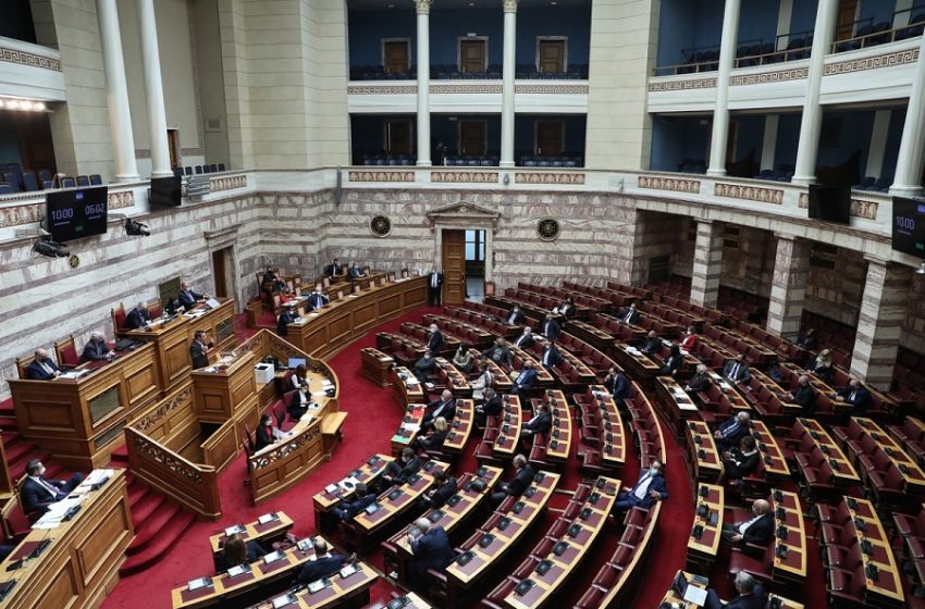  ΒΟΥΛΗ LIVE “Μάχη” των πολιτικών αρχηγών για τις πυρκαγιές