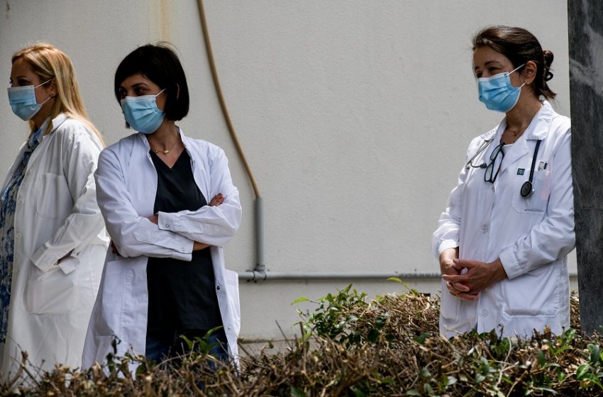  “Μπούμερανγκ” η αναστολή εργασίας στο ΕΣΥ; – 10.000 υγειονομικοί εκτός υπηρεσίας πριν το 4ο κύμα
