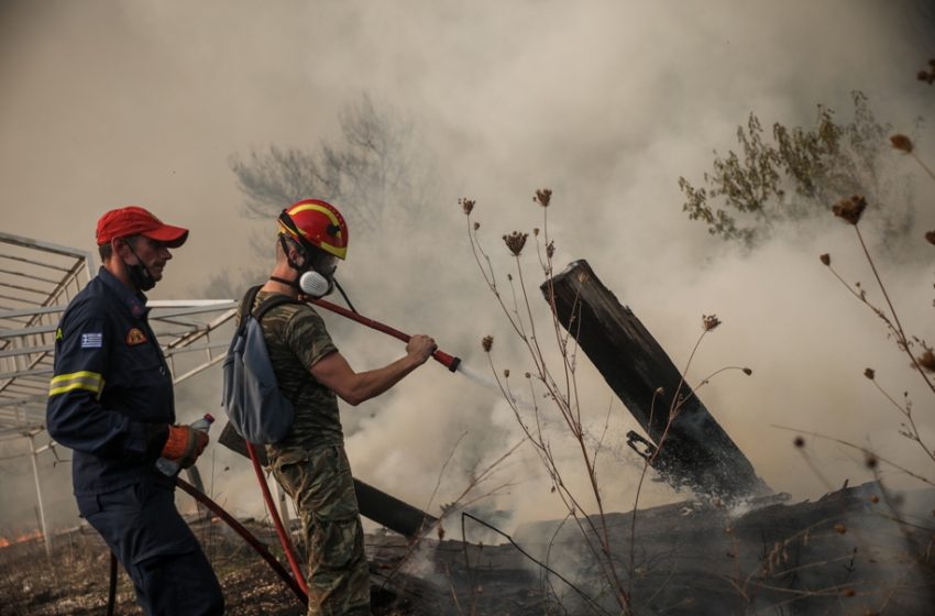  Βαρυμπόμπη-Συγκλονιστικό βίντεο: Πυροσβέστες περνούν με το όχημα μέσα από την φωτιά για να μην εγκλωβιστούν (vid)