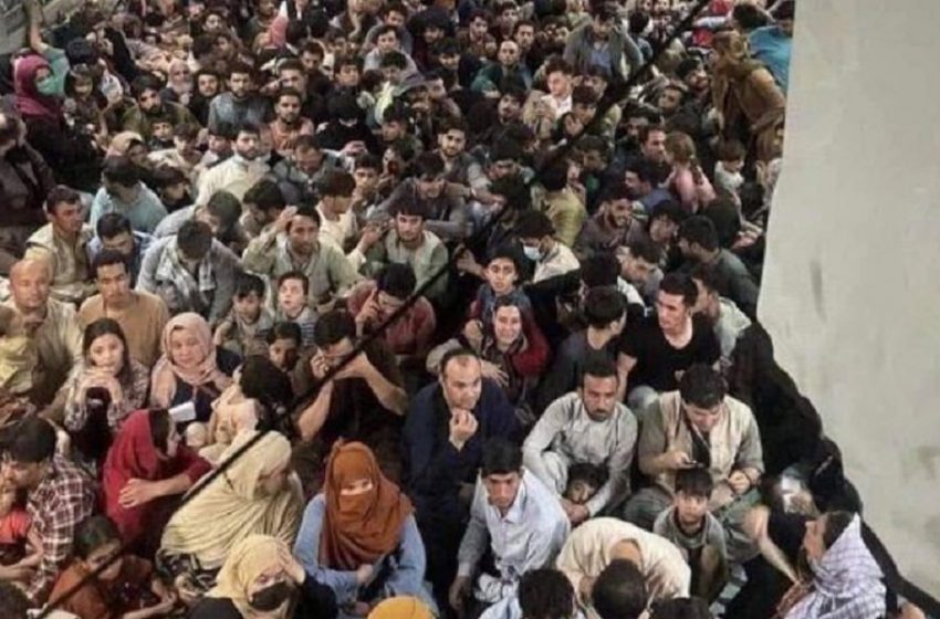  Καμπούλ: Νέα συγκλονιστική εικόνα από αεροπλάνο – 600 Αφγανοί στοιβαγμένοι για τη μεγάλη φυγή