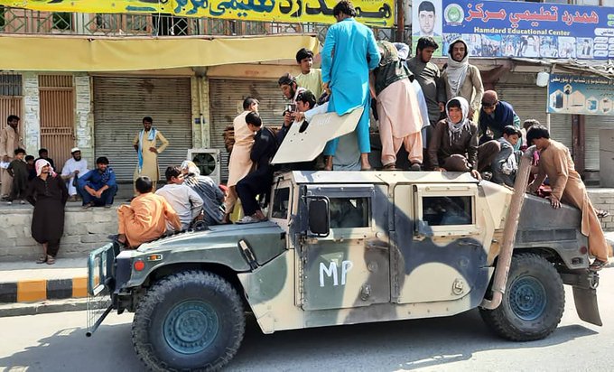  Μπαίνουν στην Καμπούλ οι Ταλιμπάν – Καρέ-καρέ η εισβολή σε βίλα στρατηγού