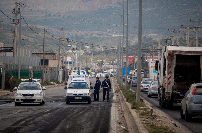  Επεισόδια στη Δυτική Αττική: Ρομά καίνε λάστιχα στον Ασπρόπυργο