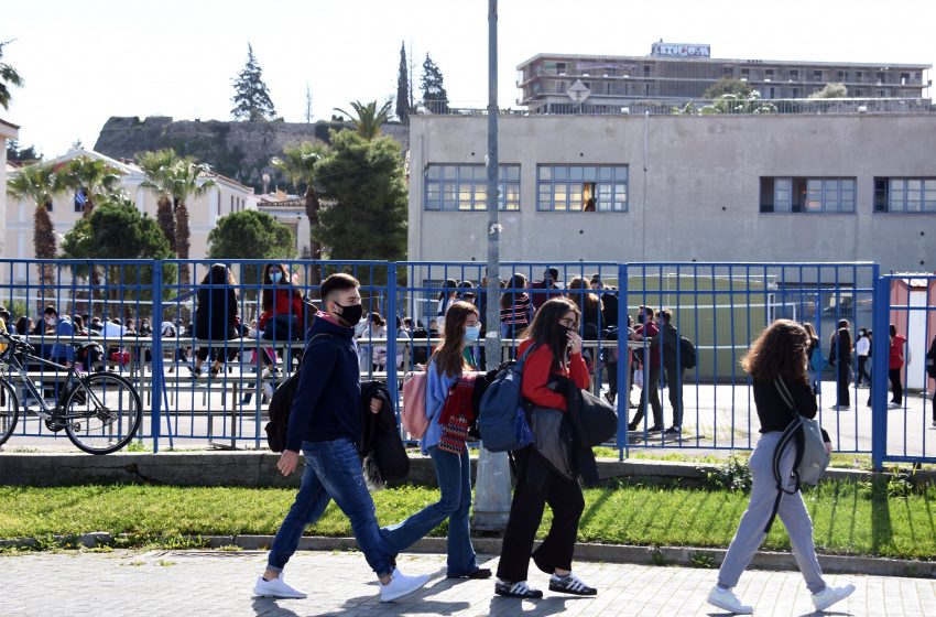  Υπ. Παιδείας:Έτσι θα επιστρέψουν οι μαθητές στα θρανία – Τι θα γίνει αν εντοπιστεί κρούσμα