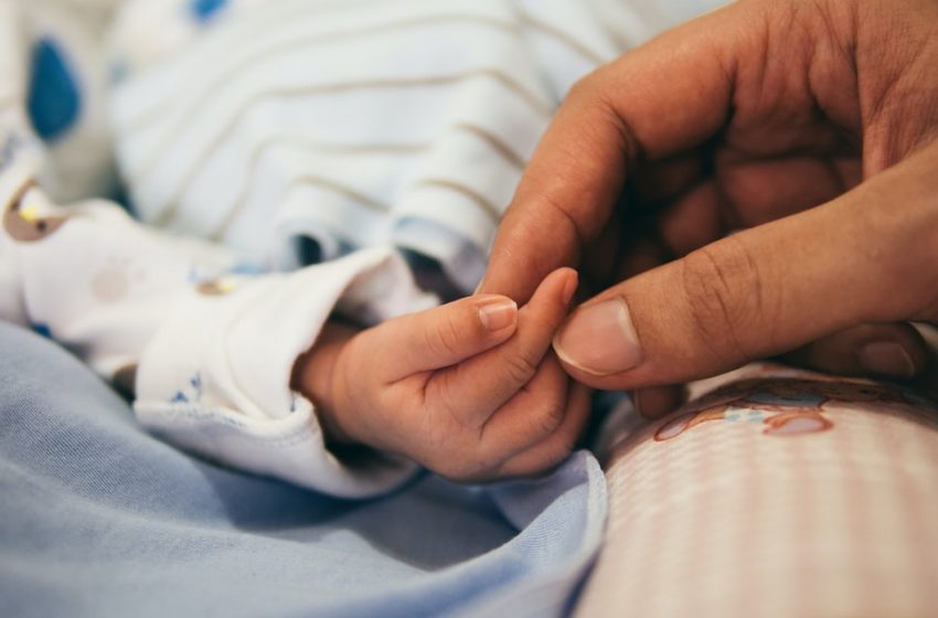  Κοροναϊός: 15 παιδιά νοσηλεύονται στην Αττική – Στη ΜΕΘ βρέφος 2 μηνών