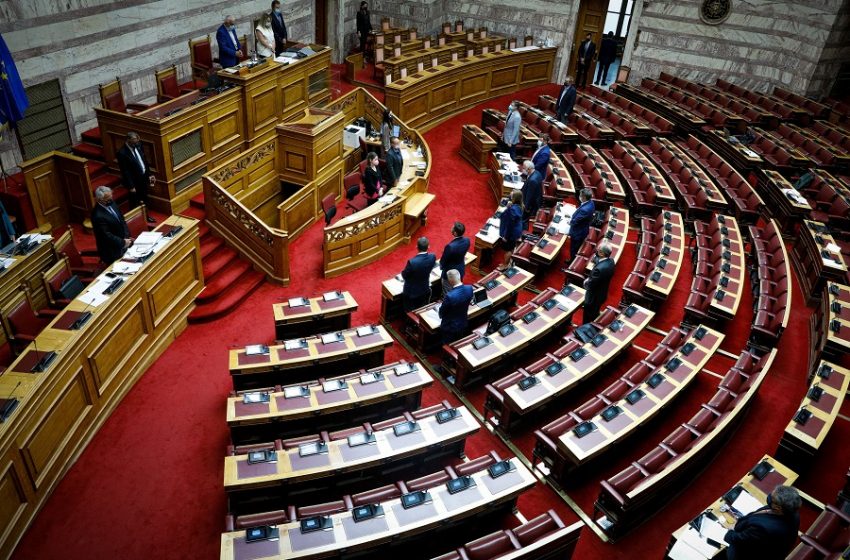  Πέντε ανεμβολίαστοι βουλευτές, ο ένας από τη ΝΔ – Κανονικά στις συνεδριάσεις του κοινοβουλίου με rapid test