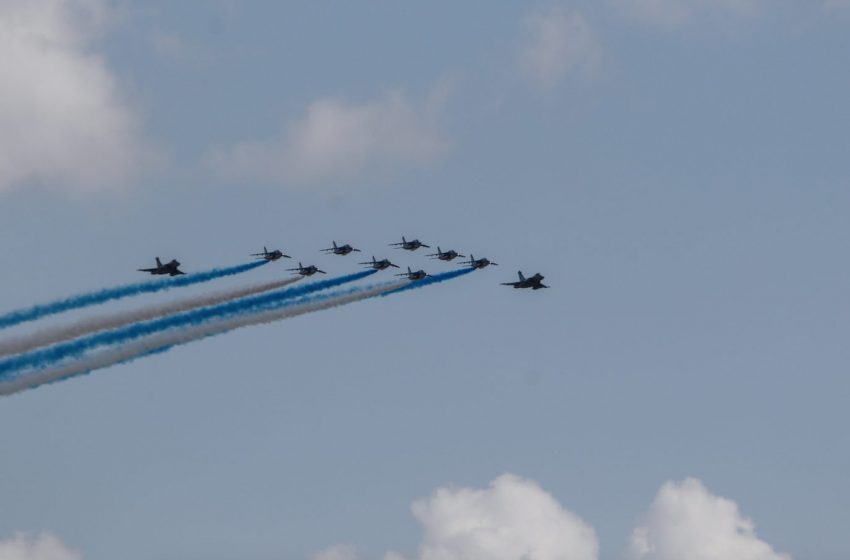  Εντυπωσιακές εικόνες με τα Rafale: Σχημάτισαν τα χρώματα της Ελλάδας πάνω από την Ακρόπολη (εικόνες)