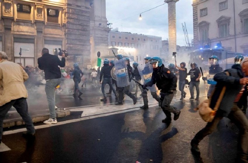  Ιταλία: Μια σύλληψη και εισαγγελική έρευνα σε βάρος 83 διαδηλωτών στο Μιλάνο, μετά τη χθεσινή κινητοποίηση των αντιεμβολιαστών