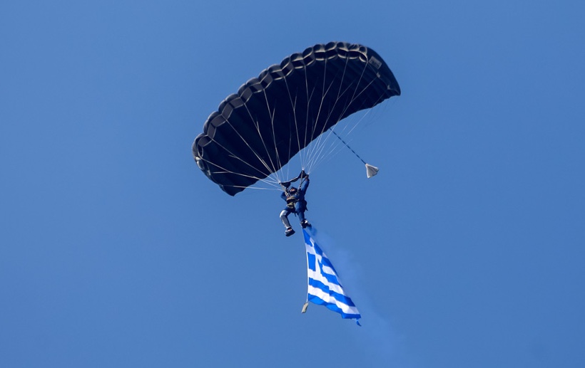  Έκλεψαν τις εντυπώσεις οι αλεξιπτωτιστές στην παρέλαση της Θεσσαλονίκης