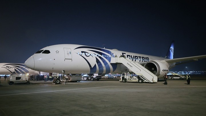 Αεροσκάφος της EgyptAir που εξέπεμψε σήμα κινδύνου επέστρεψε με ασφάλεια στο αεροδρόμιο του Καΐρου