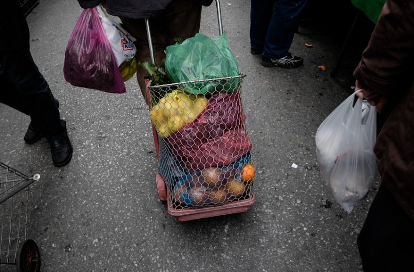  “Κόβονται” ελαφρύνσεις και μερίσματα – Εκτιμήσεις ότι θα χρειαστούν νέες παρεμβάσεις για την ακρίβεια