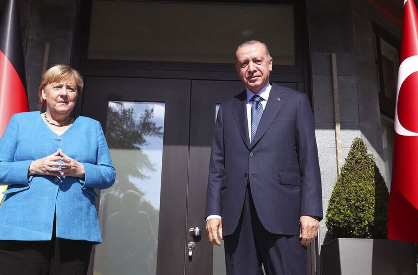  Μέρκελ σε Ερντογάν:  Πρέπει να συνεχιστεί ο διάλογος με την Ελλάδα