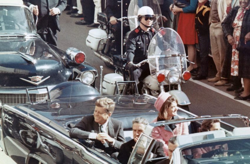  Αναβάλλει τον αποχαρακτηρισμό των απόρρητων αρχείων για τη δολοφονία του JFK ο Μπάιντεν