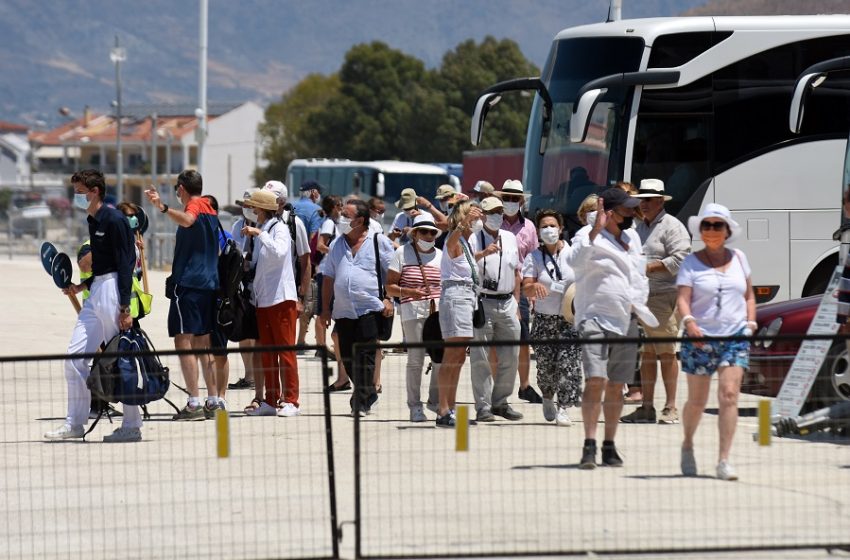  Κοροναϊός: Αύξηση σοκ 140% σε ελληνικό νησί