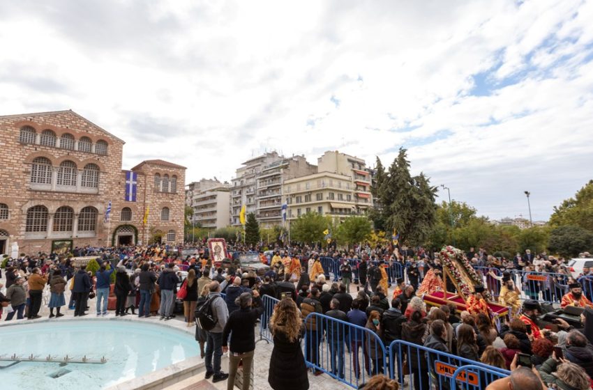  Συναγερμός στην Θεσσαλονίκη: Έκκληση Ζέρβα για τήρηση των μέτρων στις παρελάσεις