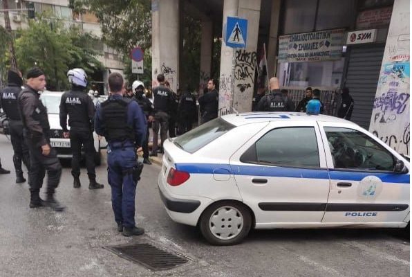  Αυτοκίνητο εμβόλισε περιπολικό στο κέντρο – Πυροβόλησε ο αστυνομικός