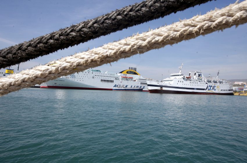  ΕΦΚΑ Χίου: Συνταξιούχοι ναυτικοί πηγαίνουν στον Πειραιά για να εξυπηρετηθούν