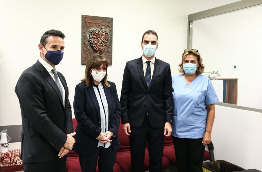  Εμβολιάστηκε με την τρίτη δόση η Σακελλαροπούλου: Η έξοδος από την υγειονομική κρίση είναι δική μας επιλογή