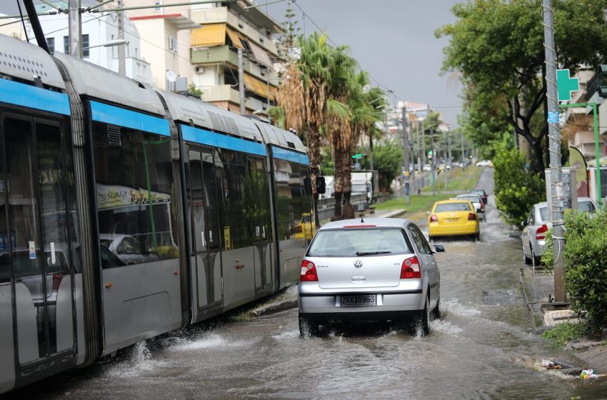  Απομακρύνονται κάτοικοι από επικίνδυνες για πλημμύρες περιοχές, σε Αττική και Βόρεια Εύβοια