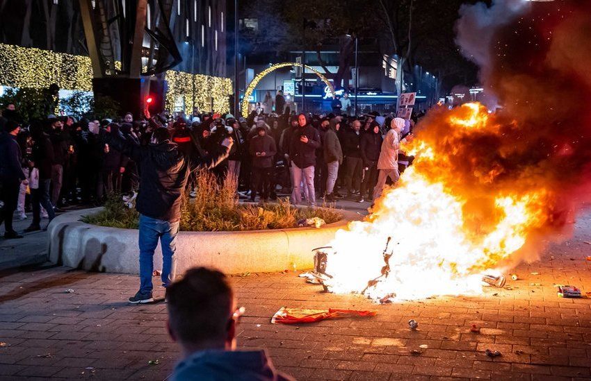  Ταραχές στο Ρότερνταμ, σε διαδήλωση κατά των μέτρων lockdown- Προειδοποιητικά πυρά από την αστυνομία (vid)