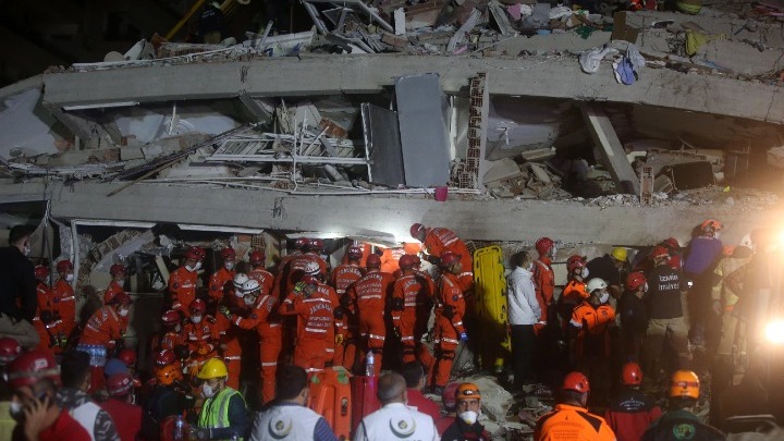  Τουρκία: Δέκα άνθρωποι έχουν εγκλωβιστεί σε κτίριο που κατέρρευσε στη Μαλάτια