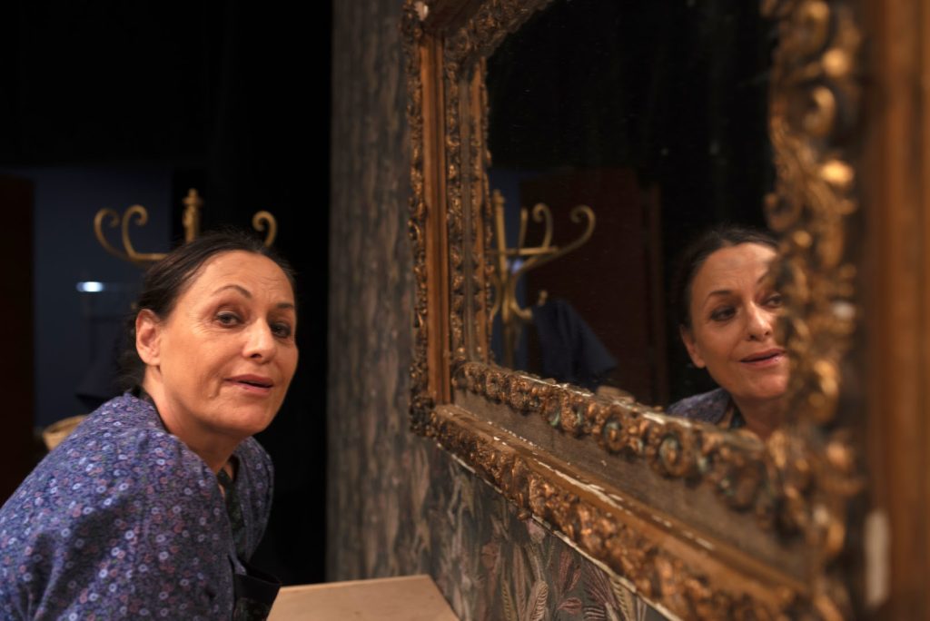 7BD98497 37A2 4D75 B757 DE1D3E39764B