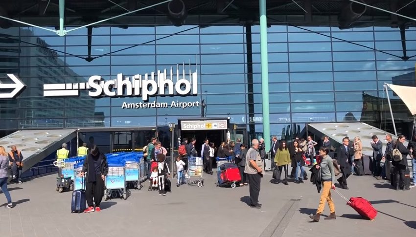  Συναγερμός στο αεροδρόμιο του Άμστερνταμ για επιβάτες από τη Νότια Αφρική