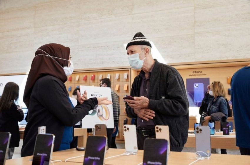  Οι Τούρκοι  τρέχουν να αγοράσουν iPhone – Σταμάτησε τις πωλήσεις η Apple