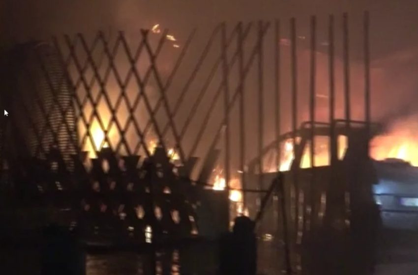  Μύκονος – Παραδόθηκε στις φλόγες εστιατόριο στον Ορνό