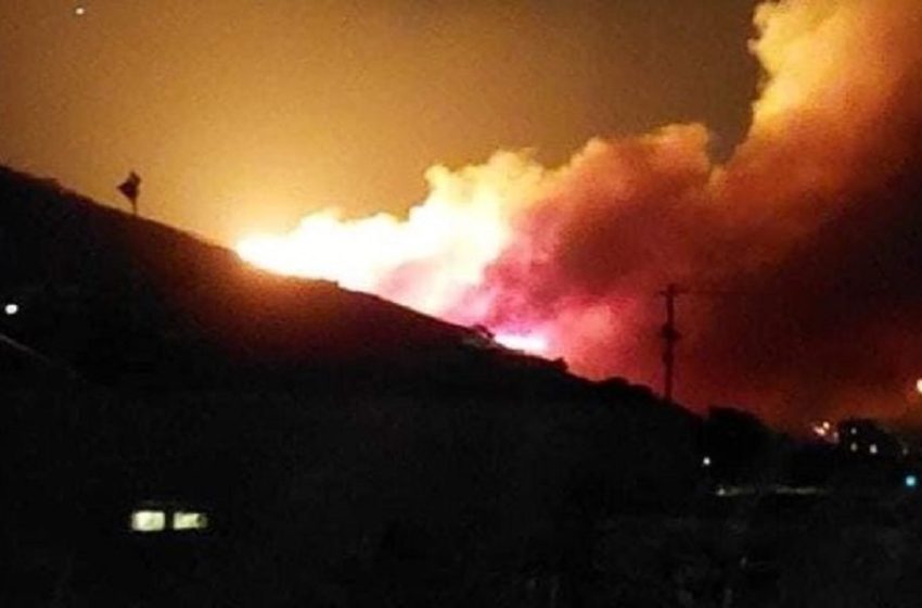  Πυρκαγιά στην Τήνο – Επιχειρούν ισχυρές δυνάμεις της Πυροσβεστικής