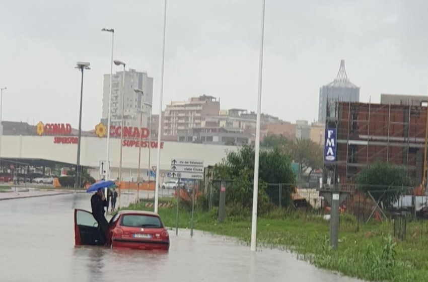  Κακοκαιρία πλήττει την Σαρδηνία – Aγνοείται ένας ηλικιωμένος