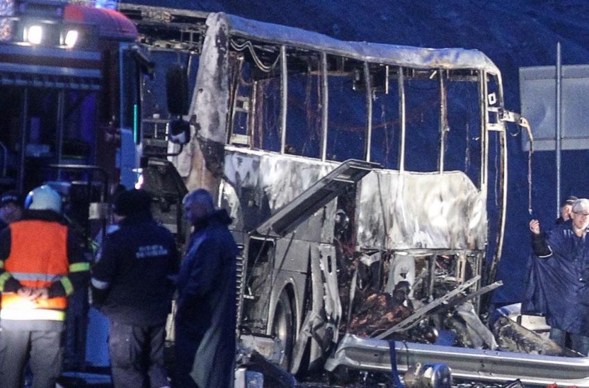  Βουλγαρία: Έσπαγαν τα τζάμια του λεωφορείου για να μην καούν ζωντανοί – Δραματικές μαρτυρίες