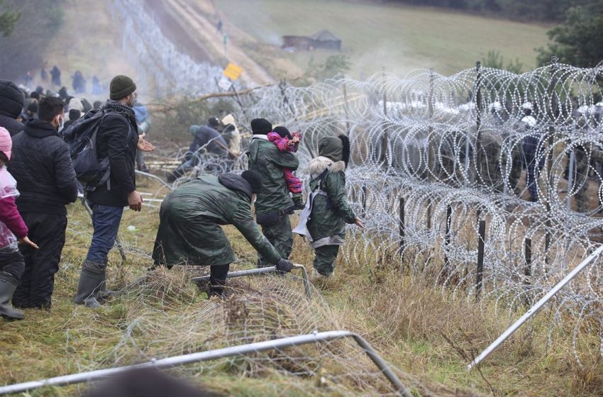  Πολωνία: Έριξαν τους φράχτες τη νύχτα στα σύνορα