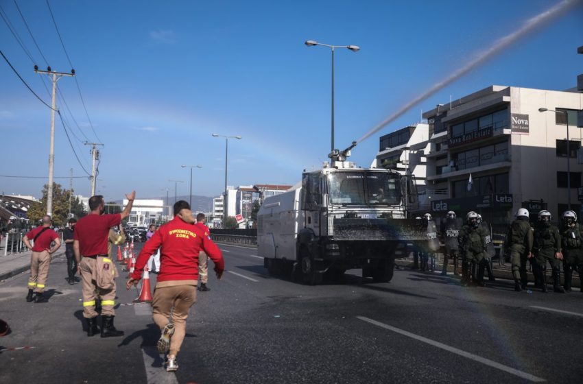  Καταγγελία για τραυματισμό πυροσβέστη από κροτίδα αστυνομικών στα επεισόδια της Κηφισίας