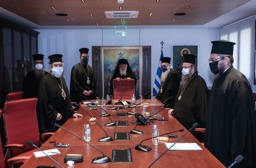  Παραδοχή Ιεράς Σύνοδος: Η Εκκλησία δεν μπορεί να ελέγξει τα rapid test των πιστών