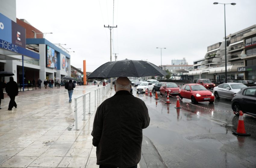  Άνοιξαν οι ουρανοί – “Kόλαση” στους δρόμους της Αθήνας από την καταιγίδα
