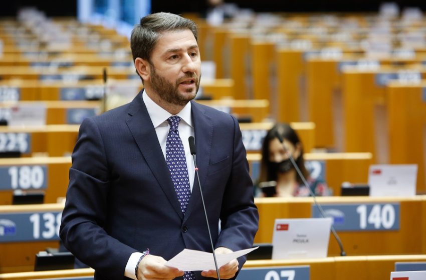  Ανδρουλάκης: Οι παλινωδίες της κυβέρνησης βάζουν την κοινωνία σε μεγάλο κίνδυνο