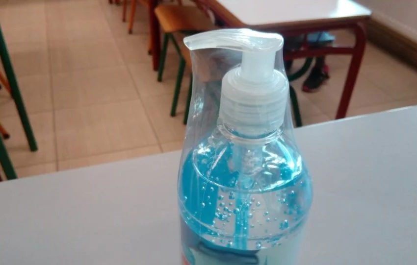  Δύο μαθητές στην Κρήτη ήπιαν αντισηπτικό αντί για νερό και κατέληξαν στο νοσοκομείο