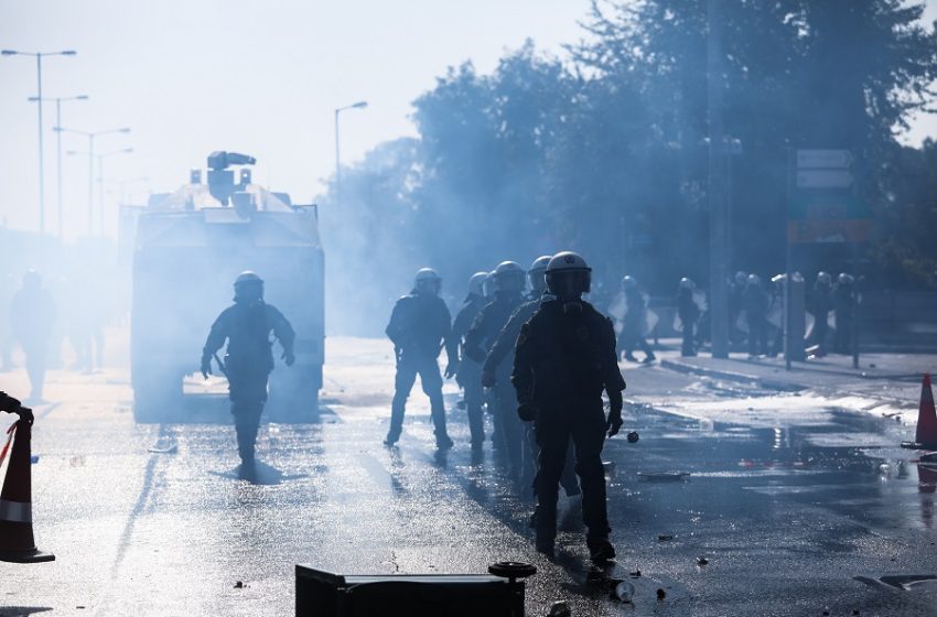  Αστυνομική βία: Έρευνα για τους τραυματισμούς στη διαδήλωση με τους εποχικούς πυροσβέστες – Θύελλα και πολιτικές αντιδράσεις (vid)
