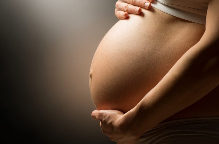  Εξαδάκτυλος: Εις βάθος διερεύνηση καταγγελιών κατά γυναικολόγων που συστήνουν στις εγκύους να μην εμβολιαστούν