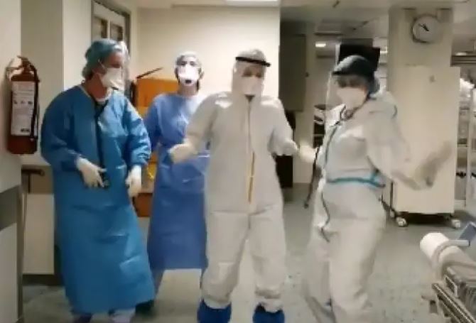  Viral: Νοσηλεύτριες χορεύουν στο νοσοκομείο και ξεσηκώνουν το TikTok