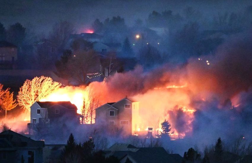  Κόλαση φωτιάς στο Κολοράντο – Εκατοντάδες σπίτια έγιναν στάχτη, χιλιάδες κάτοικοι εγκαταλείπουν την περιοχή (vid)