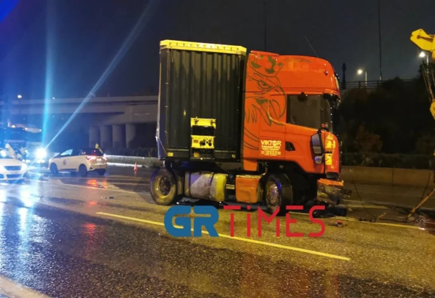 Θεσσαλονίκη: Εκτροπή νταλίκας στο Δερβένι 7 1AF7442D 50AE 4667 A432 9E58DCC3DB60